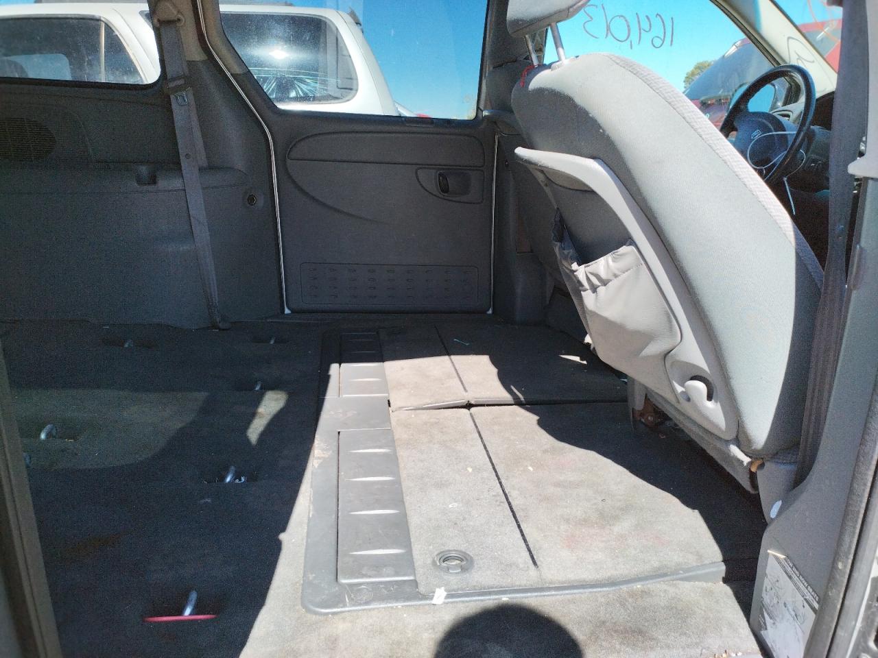 Photo 6 from auction – 2005 DODGE GRAND CARA with VIN 2D4GP44L15R249171