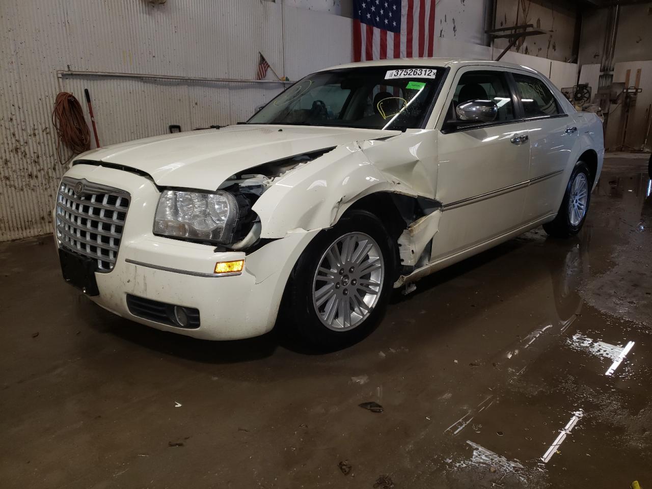 Photo 2 from auction – 2010 CHRYSLER 300 TOURIN with VIN 2C3CA4CD9AH195467