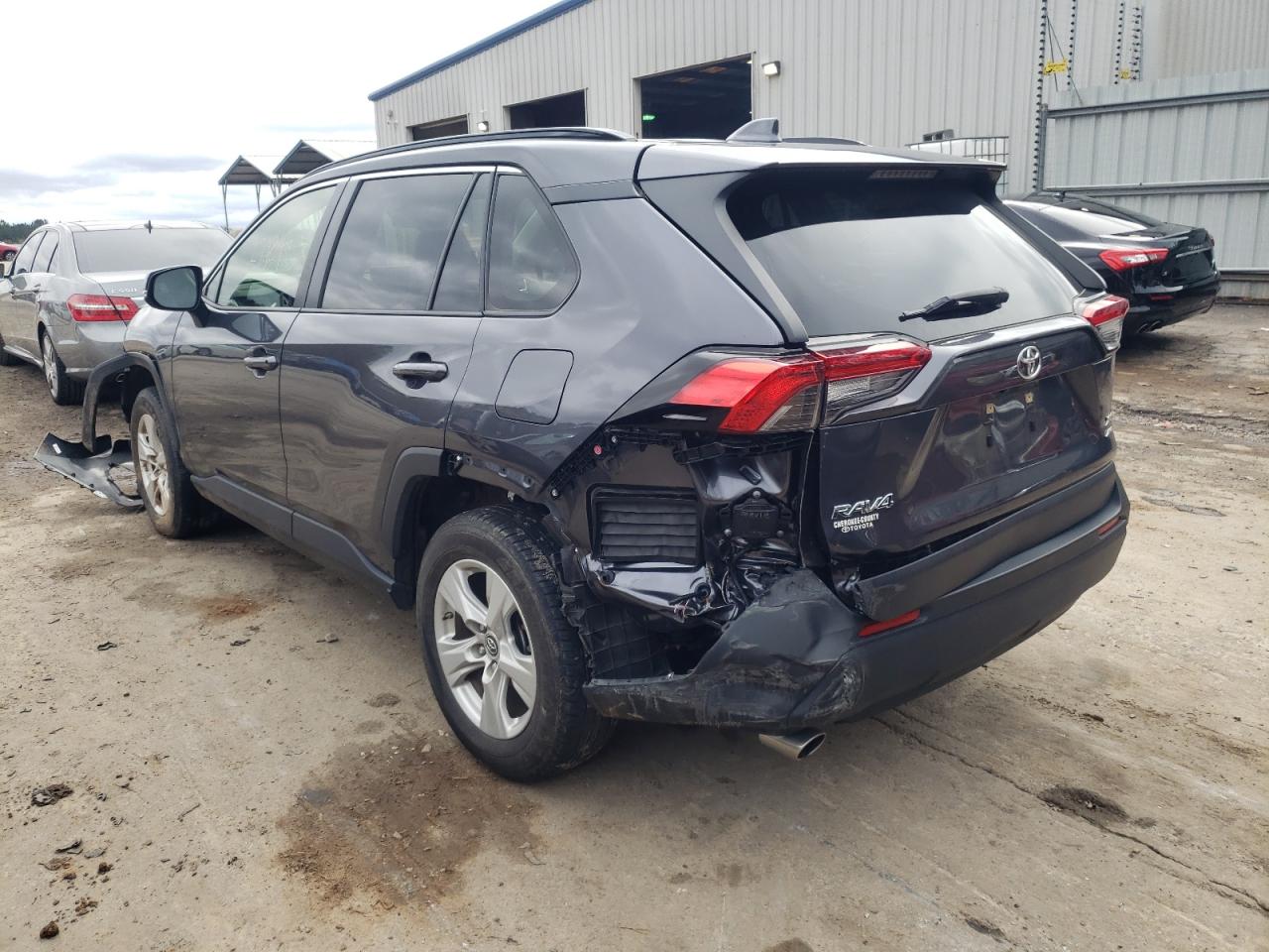 Photo 3 from auction – 2019 TOYOTA RAV4 XLE with VIN JTMP1RFV1KD026637