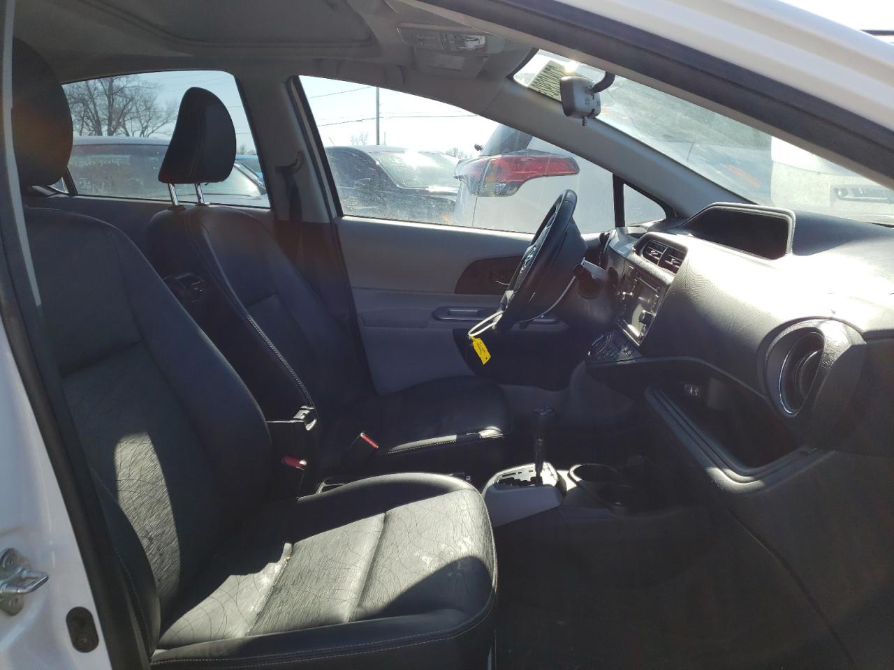 Photo 5 from auction – 2013 TOYOTA PRIUS C with VIN JTDKDTB32D1041722