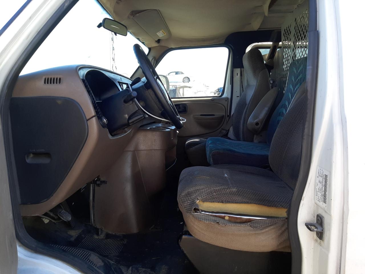 Photo 5 from auction – 2002 DODGE RAM VAN B1 with VIN 2B7HB11Y52K146824