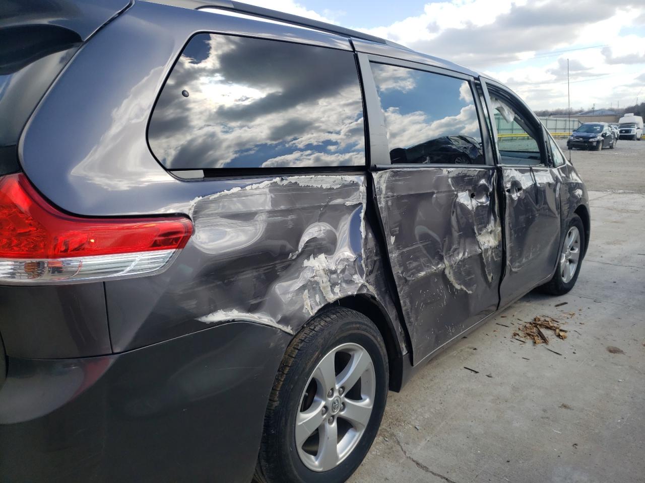 Photo 9 from auction – 2013 TOYOTA SIENNA LE with VIN 5TDKK3DC0DS349655