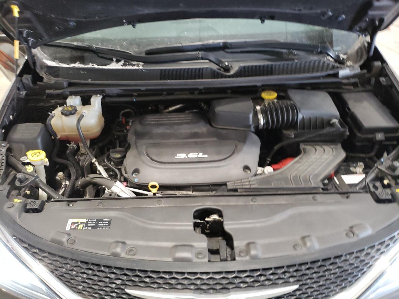 Photo 7 from auction – 2017 CHRYSLER PACIFICA L with VIN 2C4RC1GG7HR583935