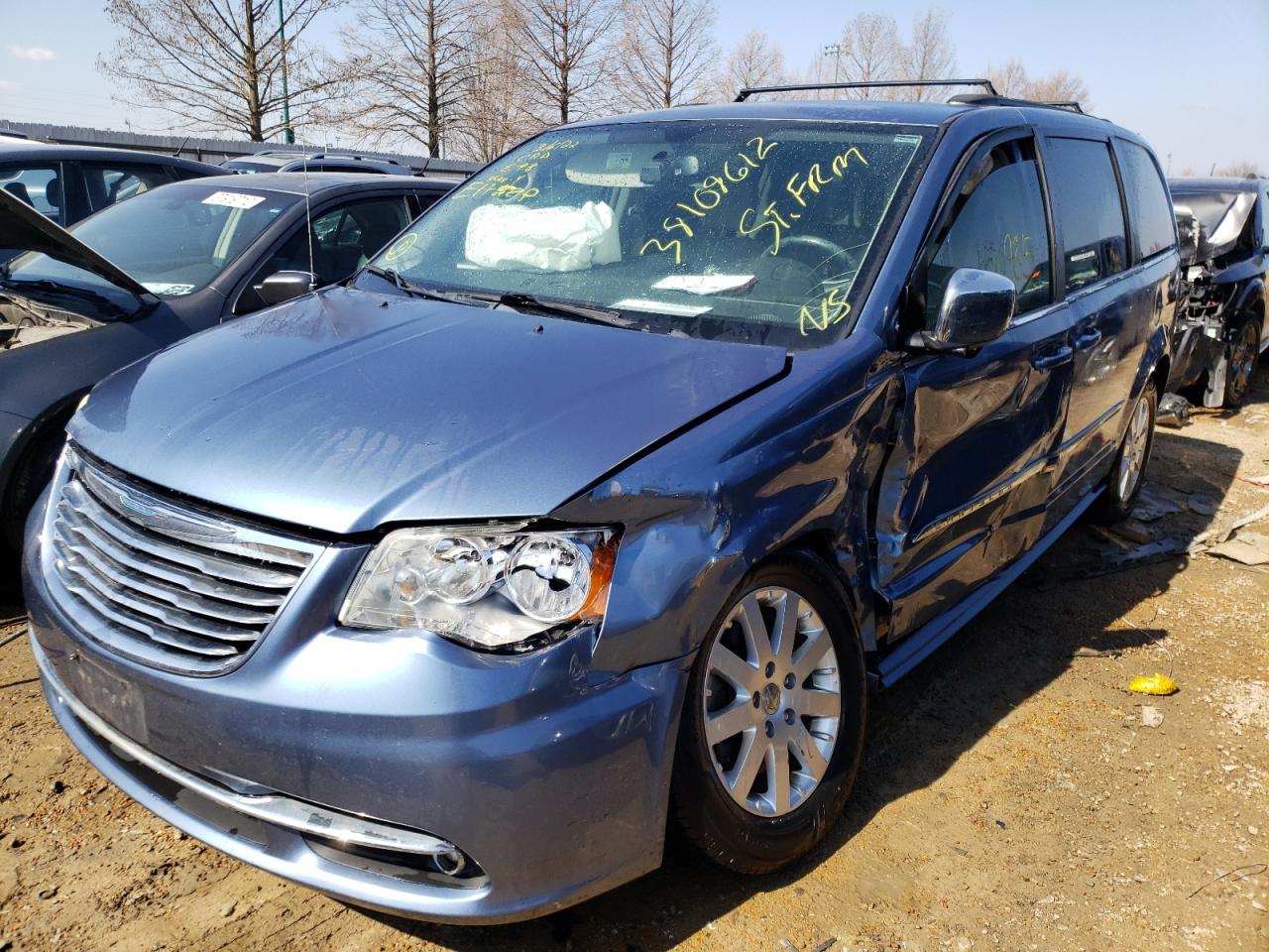 Photo 2 from auction – 2012 CHRYSLER TOWN & COU with VIN 2C4RC1CGXCR210807