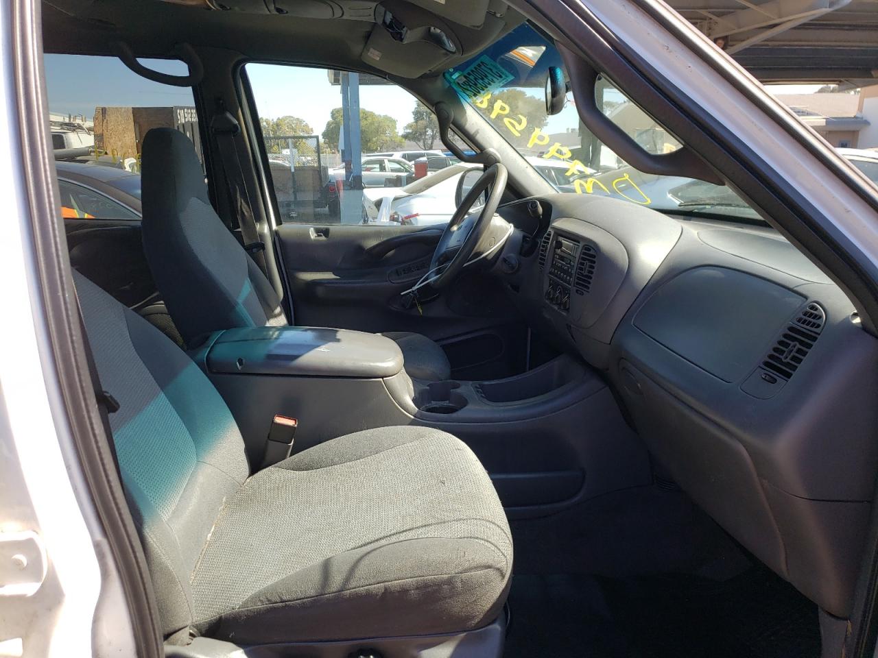 Photo 5 from auction – 2001 FORD EXPEDITION with VIN 1FMRU15W11LB76985