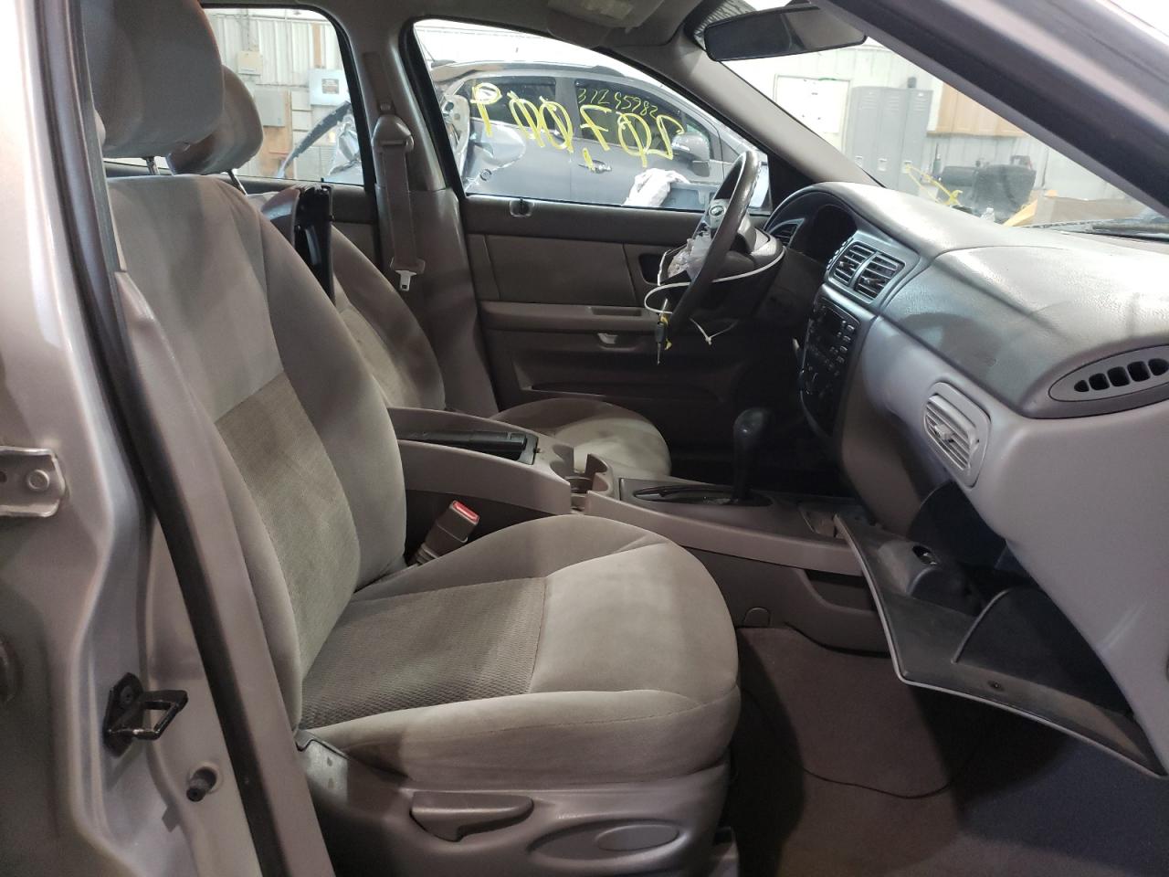 Photo 5 from auction – 2004 FORD TAURUS SE with VIN 1FAFP53284G175910