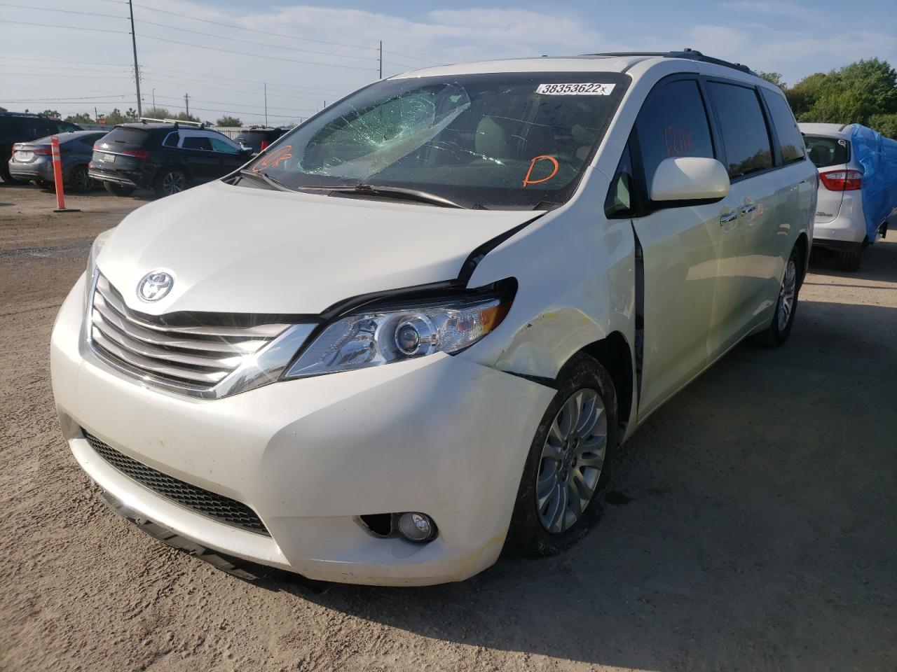 Photo 2 from auction – 2017 TOYOTA SIENNA XLE with VIN 5TDYZ3DC7HS860646