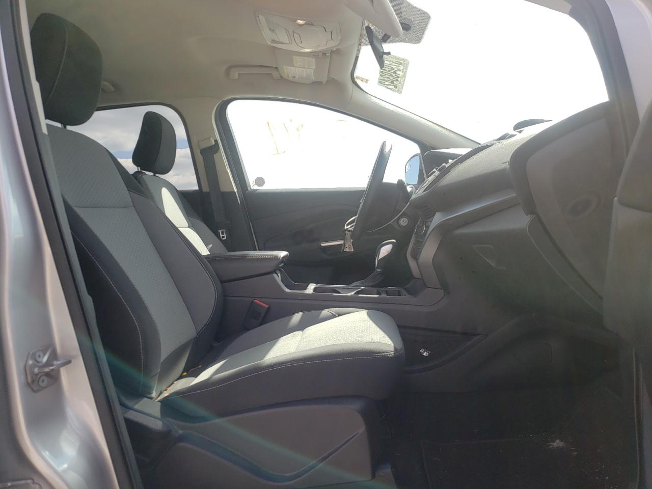 Photo 5 from auction – 2018 FORD ESCAPE SE with VIN 1FMCU9GD1JUD20996