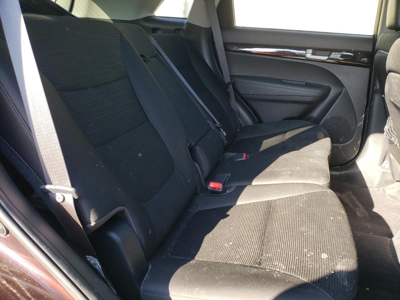 Photo 6 from auction – 2015 KIA SORENTO LX with VIN 5XYKT3A62FG594016