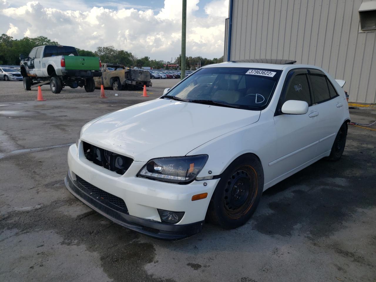 Photo 2 from auction – 2003 LEXUS IS 300 with VIN JTHBD192230073932