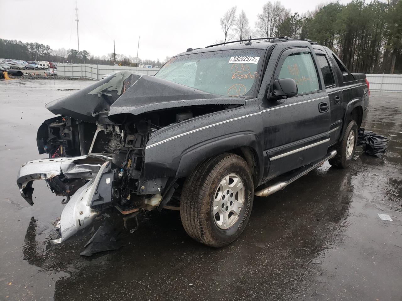 Photo 2 from auction – 2004 CHEVROLET AVALANCHE with VIN 3GNEC12T54G332776