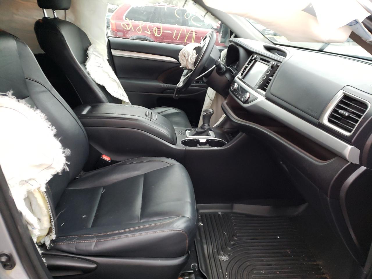 Photo 5 from auction – 2015 TOYOTA HIGHLANDER with VIN 5TDJKRFH5FS080191