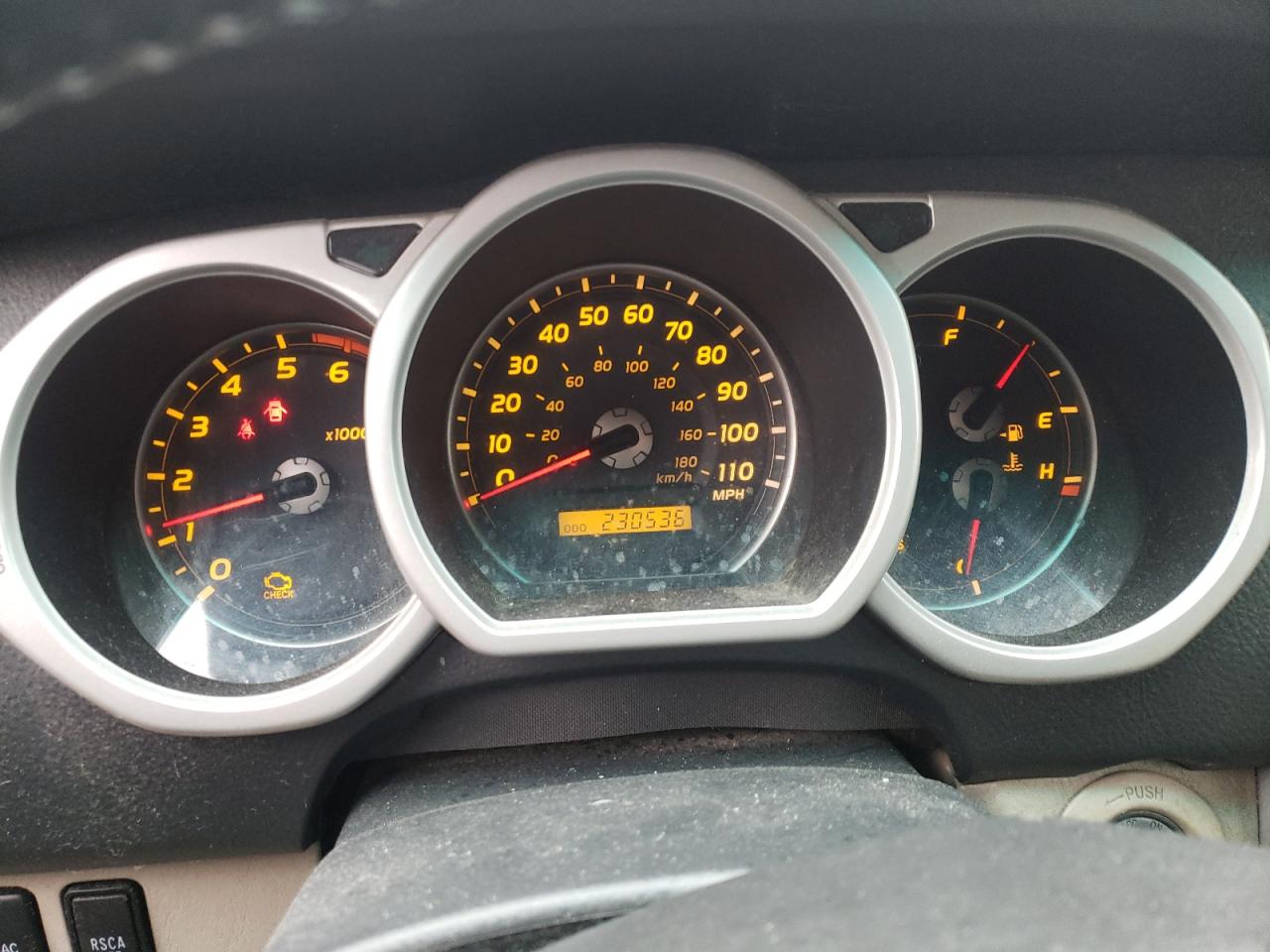 Photo 8 from auction – 2004 TOYOTA 4RUNNER LI with VIN JTEZU17R740030653