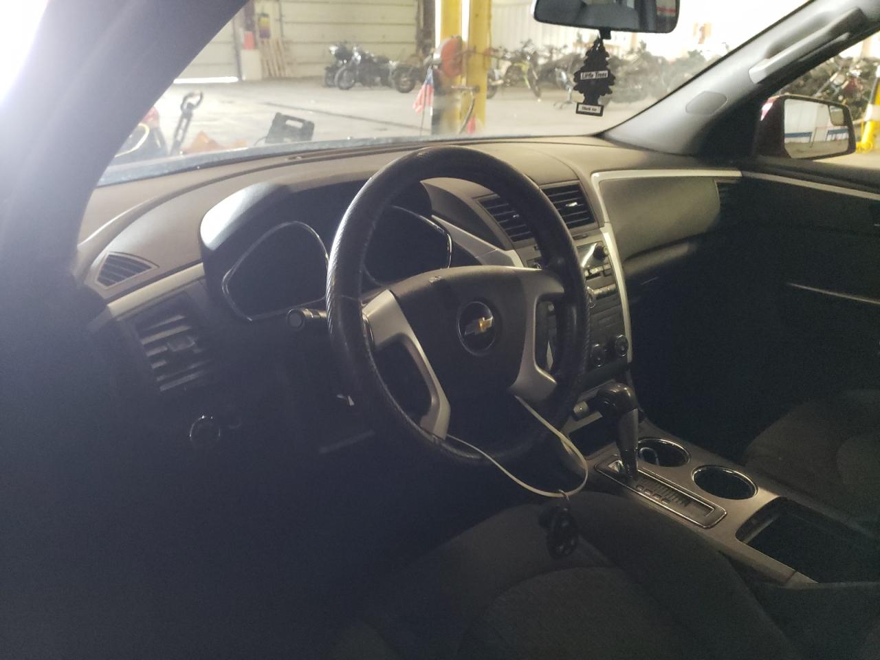 Photo 9 from auction – 2011 CHEVROLET TRAVERSE L with VIN 1GNKVGED7BJ184937