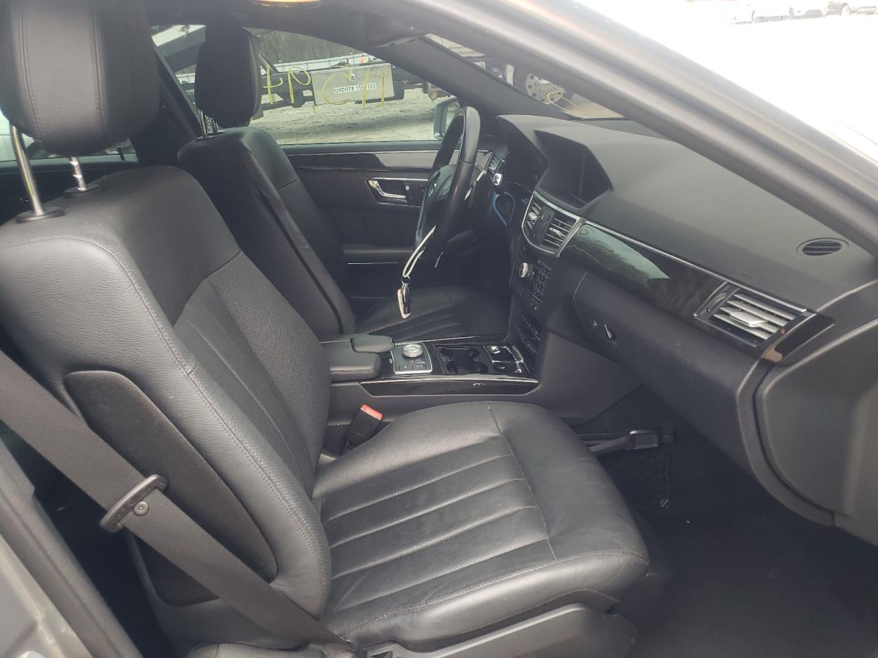 Photo 5 from auction – 2010 MERCEDES-BENZ E 550 with VIN WDDHF7CB8AA059306