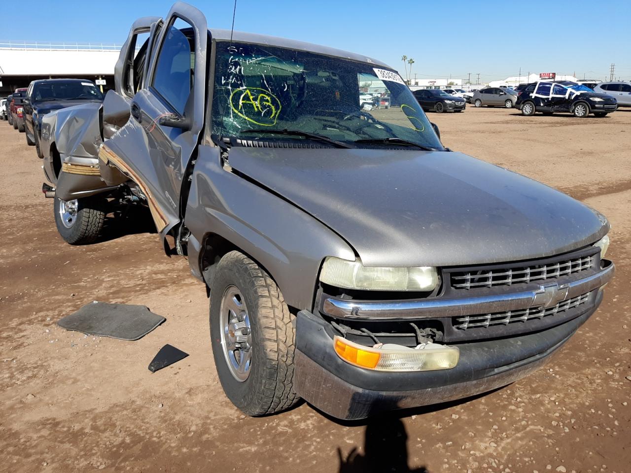 CHEVROLET SILVERADO 2001 with VIN 2GCEC19T011211561 - Photo from auction