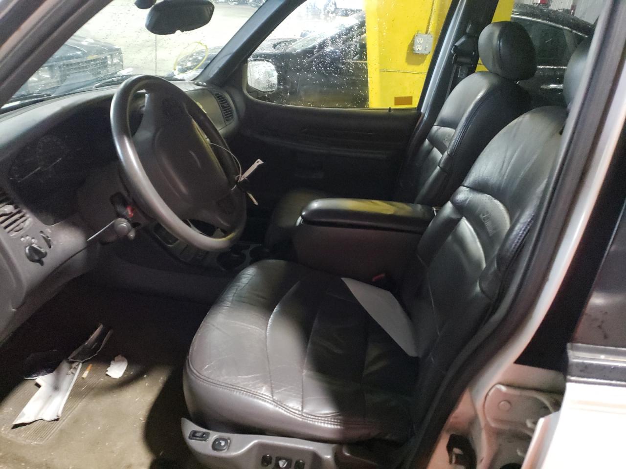 Photo 5 from auction – 2000 FORD EXPLORER L with VIN 1FMZU85P9YZA52519