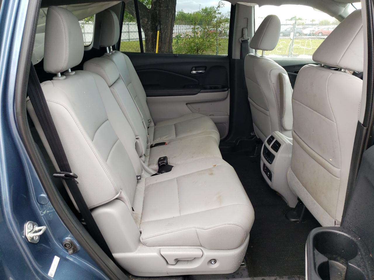 Photo 6 from auction – 2016 HONDA PILOT TOUR with VIN 5FNYF5H90GB031231