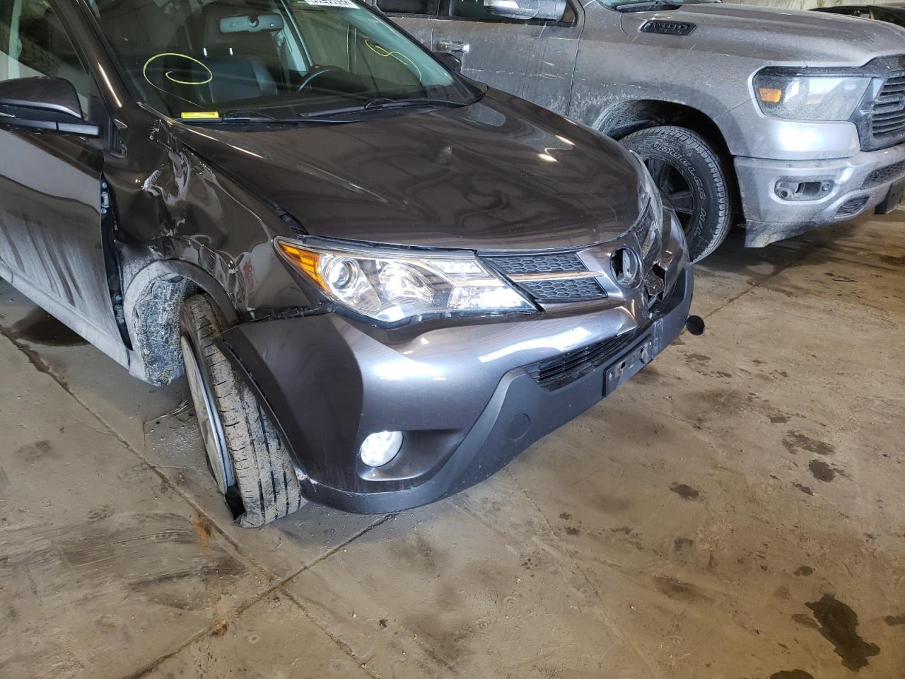 Photo 9 from auction – 2015 TOYOTA RAV4 LIMIT with VIN JTMDFREV5FJ045320