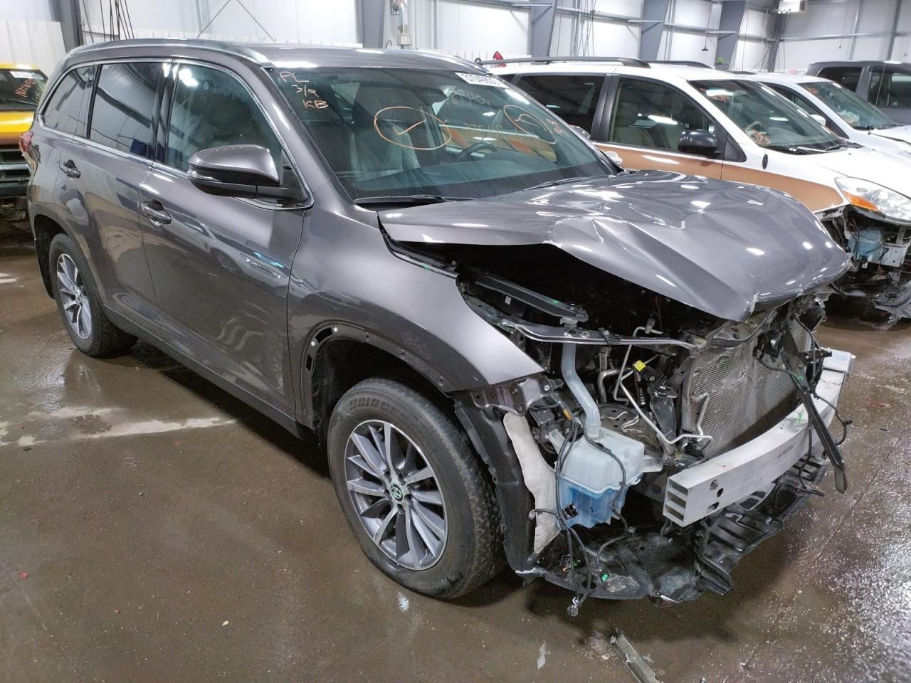 Photo 1 from auction – 2019 TOYOTA HIGHLANDER with VIN 5TDJZRFHXKS569241