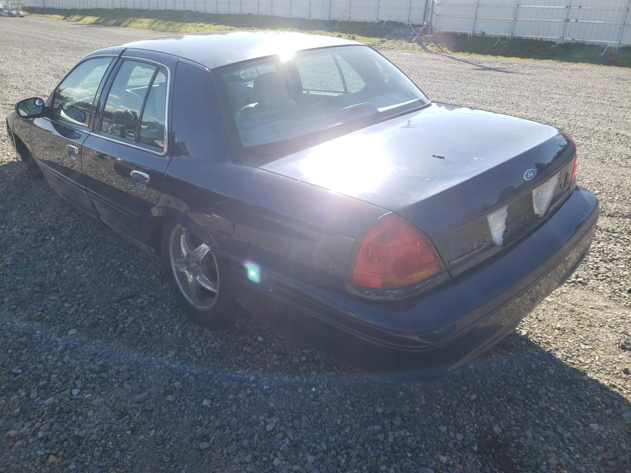 Photo 3 from auction – 2003 FORD CROWN VICT with VIN 2FAHP74W23X201545