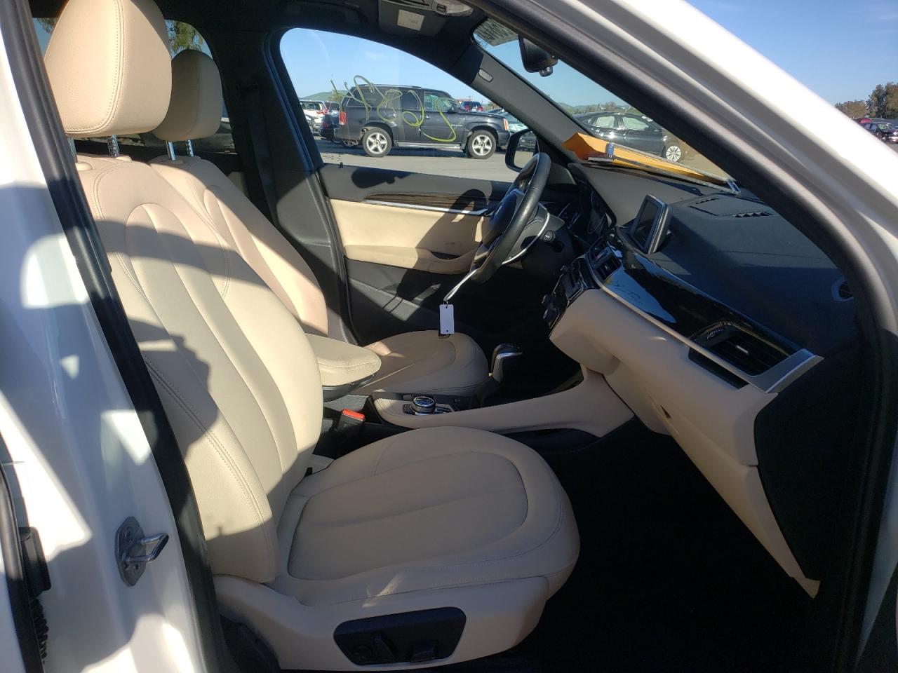 Photo 5 from auction – 2017 BMW X1 XDRIVE2 with VIN WBXHT3C31H5F70126