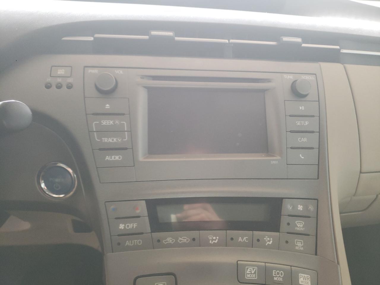 Photo 9 from auction – 2015 TOYOTA PRIUS with VIN JTDKN3DUXF0430104