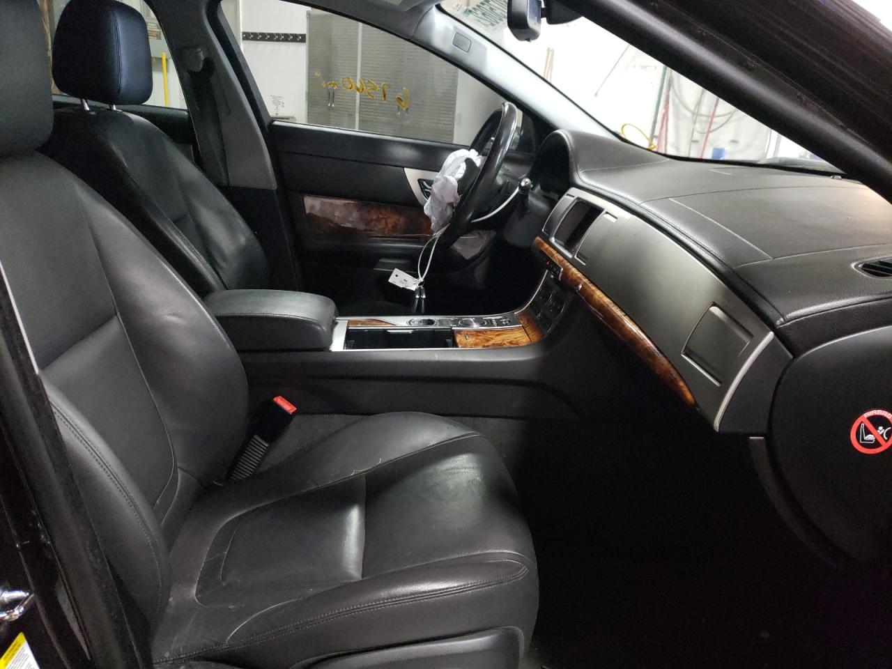Photo 5 from auction – 2014 JAGUAR XF with VIN SAJWJ0EF0E8U31436