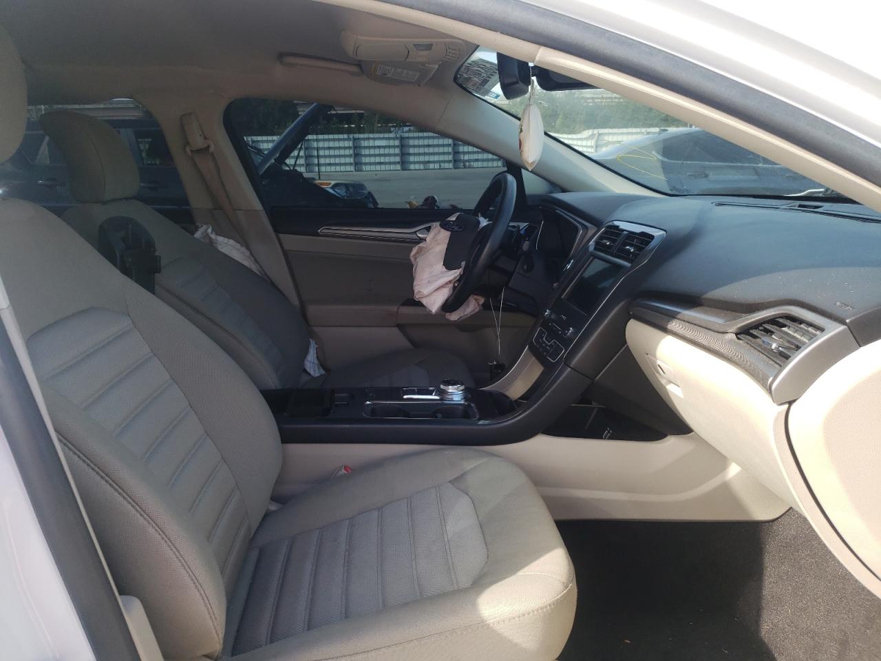 Photo 5 from auction – 2020 FORD FUSION SE with VIN 3FA6P0HD6KR145792