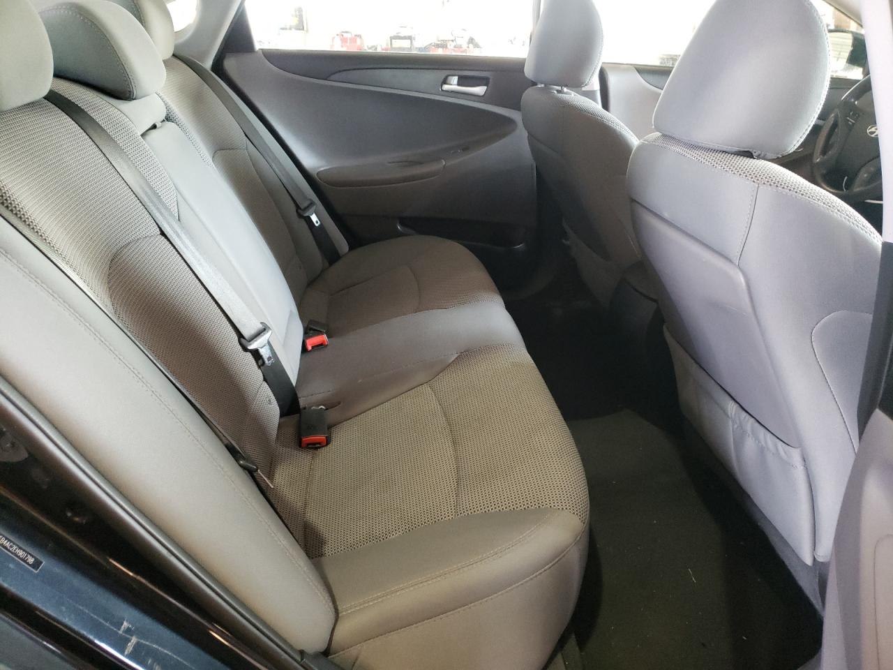 Photo 6 from auction – 2014 HYUNDAI SONATA GLS with VIN 5NPEB4AC2EH901798