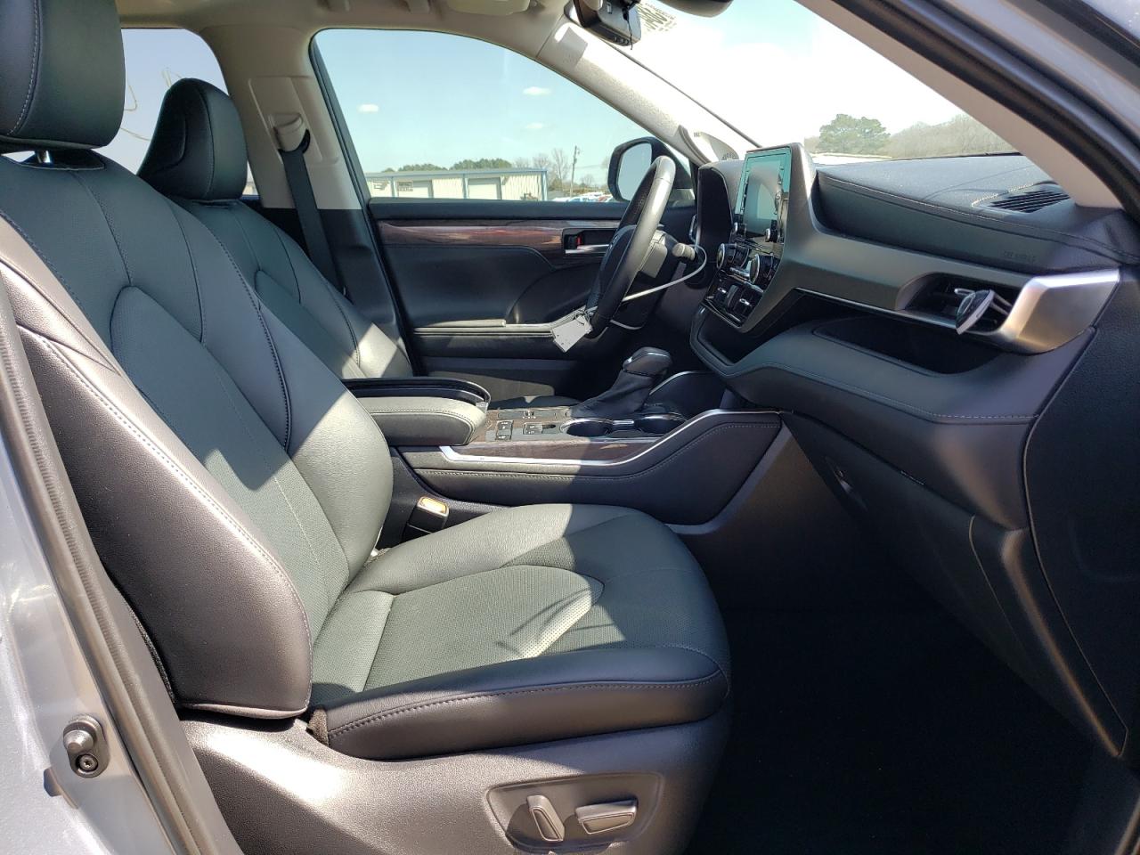 Photo 5 from auction – 2020 TOYOTA HIGHLANDER with VIN 5TDYZRAH5LS013233