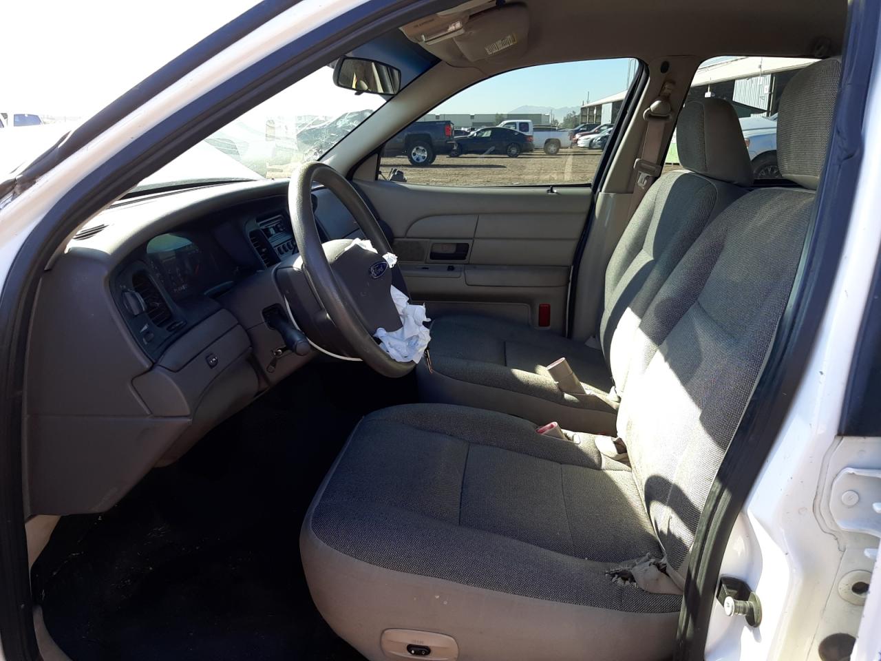 Photo 5 from auction – 2009 FORD CROWN VICT with VIN 2FAHP71V99X135712