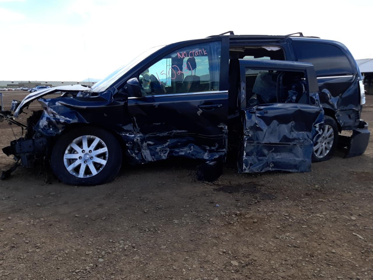 Photo 9 from auction – 2013 CHRYSLER TOWN & COU with VIN 2C4RC1BG5DR792902