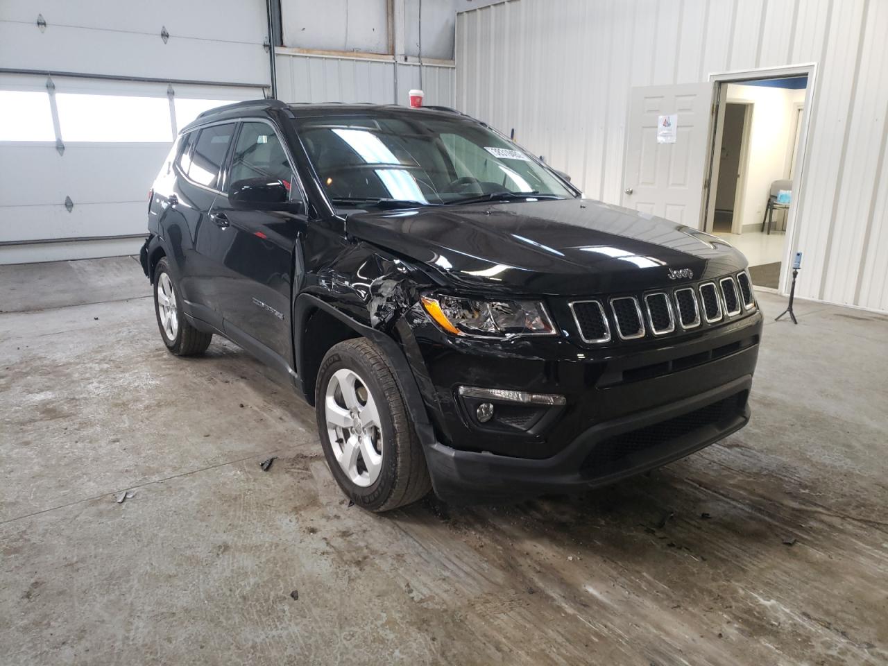 JEEP COMPASS LA 2018 with VIN 3C4NJDBBXJT202681 - Photo from auction