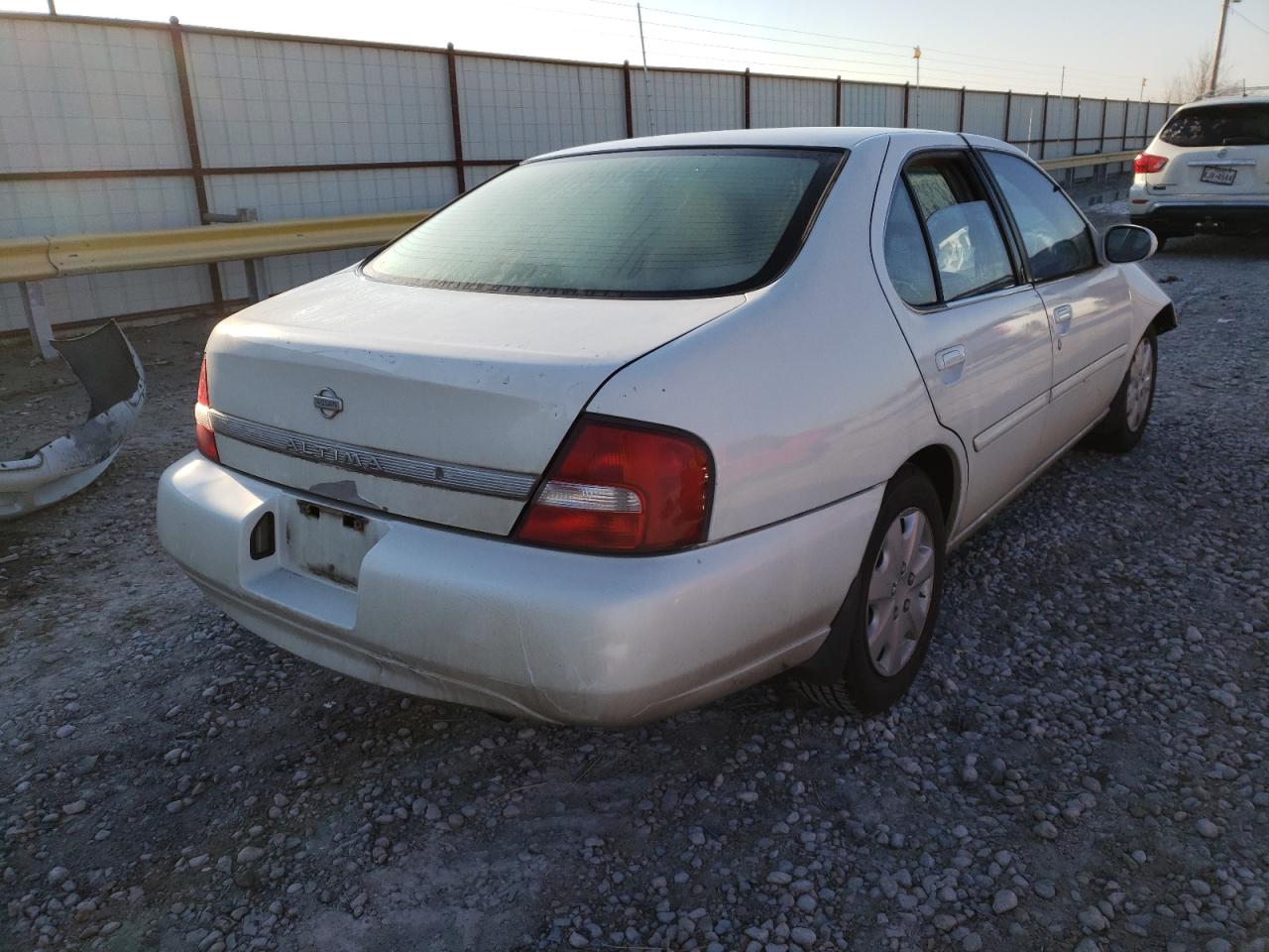 Photo 4 from auction – 2000 NISSAN ALTIMA XE with VIN 1N4DL01D4YC244017