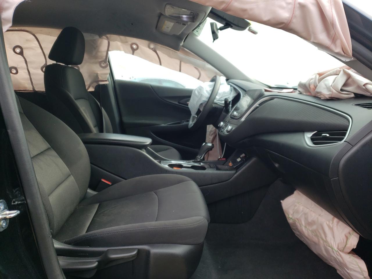 Photo 5 from auction – 2019 CHEVROLET MALIBU LS with VIN 1G1ZB5ST8KF212823