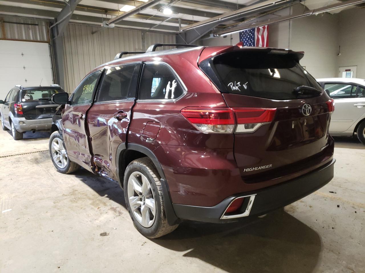 Photo 3 from auction – 2018 TOYOTA HIGHLANDER with VIN 5TDDZRFH5JS861553