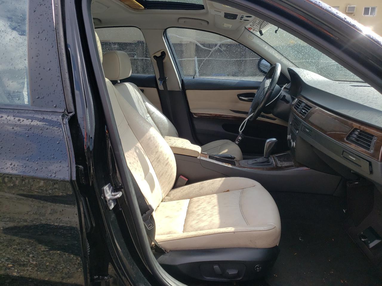 Photo 5 from auction – 2011 BMW 328 I with VIN WBAPH7G59BNN03563