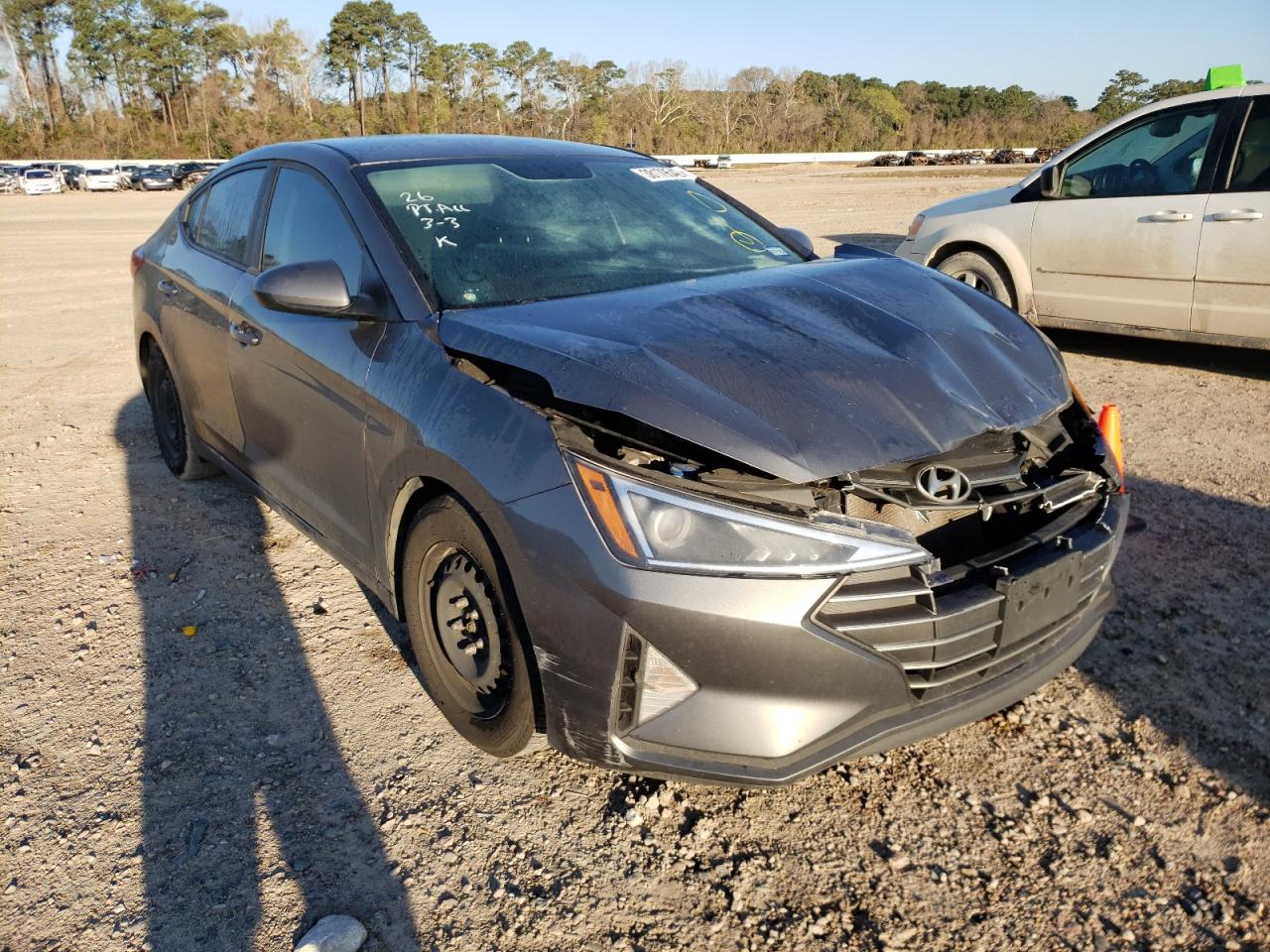 HYUNDAI ELANTRA SE 2019 with VIN 5NPD74LF3KH476804 - Photo from auction