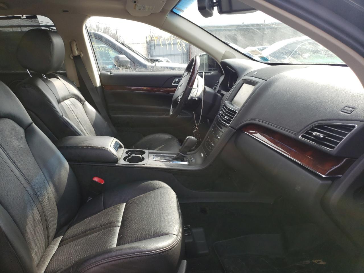 Photo 5 from auction – 2015 LINCOLN MKT with VIN 2LMHJ5AT7FBL02804