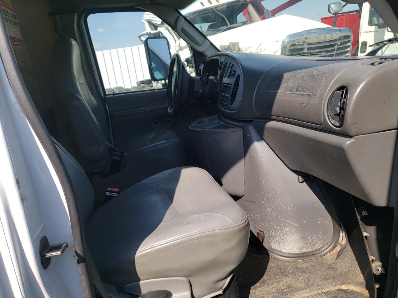 Photo 5 from auction – 2007 FORD E450 with VIN 1FDXE45S17DB16047