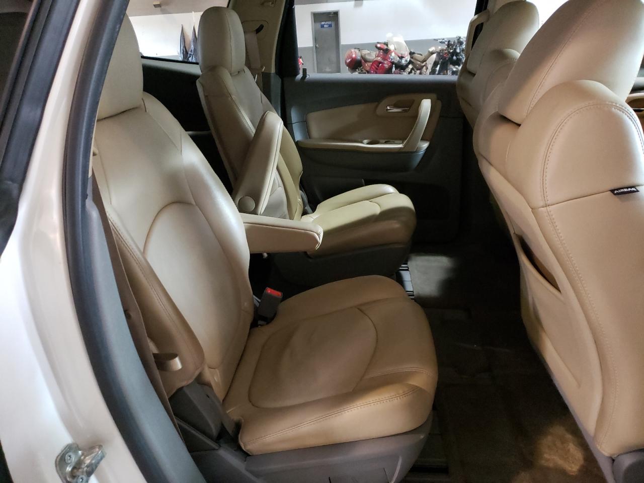 Photo 6 from auction – 2011 CHEVROLET TRAVERSE L with VIN 1GNKRJED7BJ359902