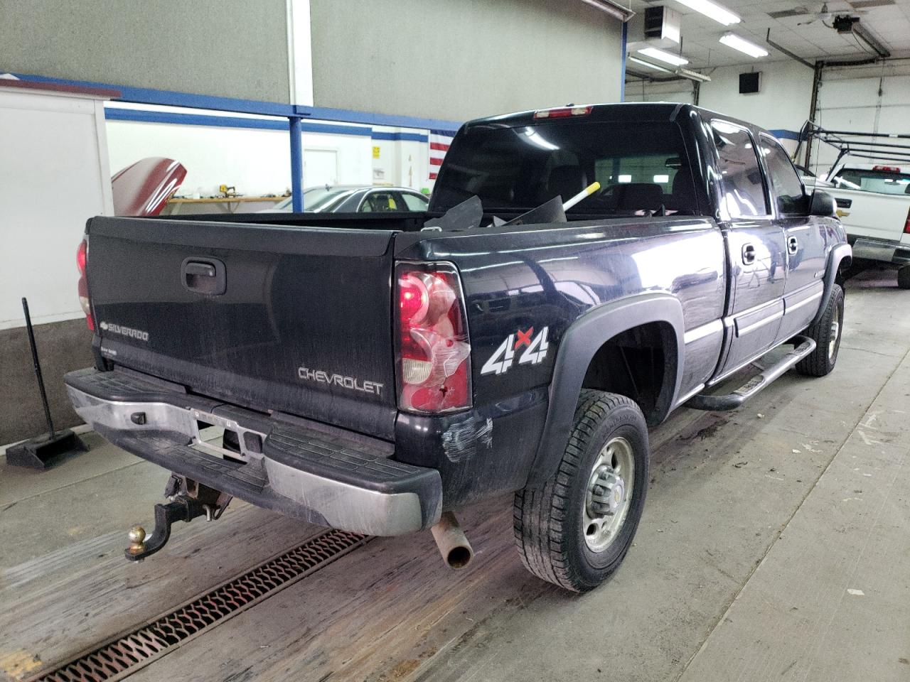 Photo 4 from auction – 2004 CHEVROLET SILVERADO with VIN 1GCHK23UX4F262053