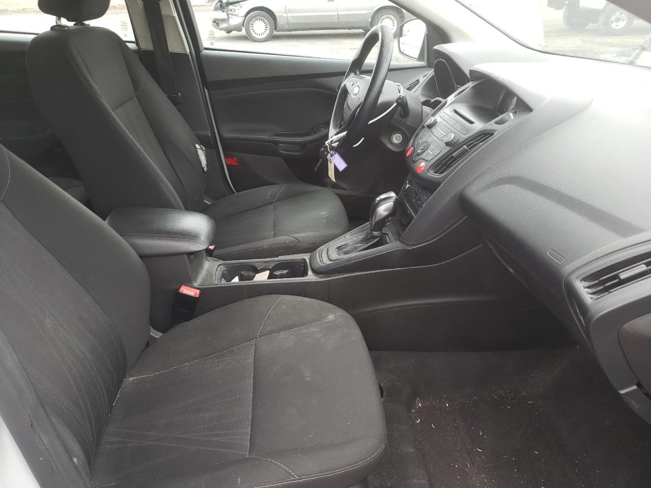 Photo 5 from auction – 2016 FORD FOCUS SE with VIN 1FADP3K26GL250791