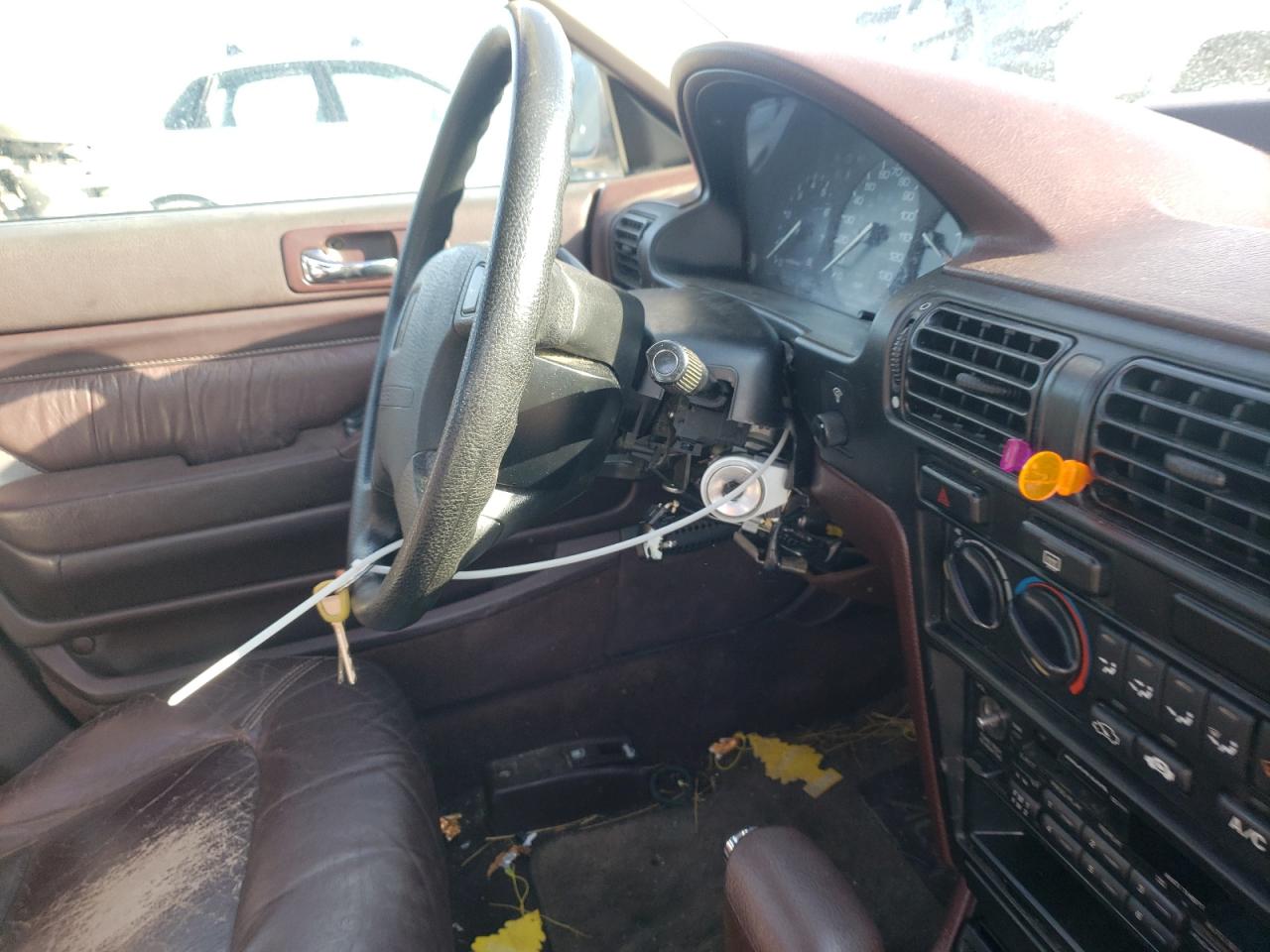 Photo 9 from auction – 1992 HONDA ACCORD EX with VIN JHMCB7670NC052401