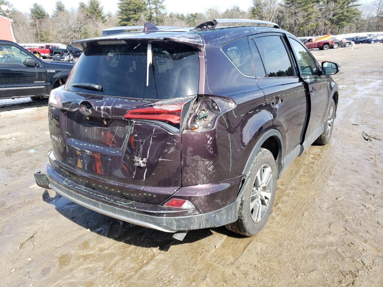 Photo 4 from auction – 2017 TOYOTA RAV4 XLE with VIN 2T3RFREV2HW652561