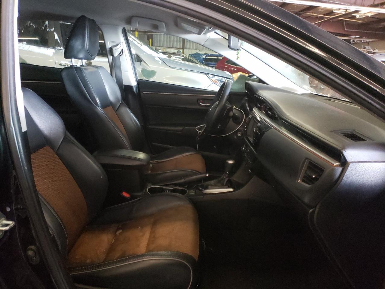 Photo 5 from auction – 2015 TOYOTA COROLLA L with VIN 5YFBURHEXFP349943