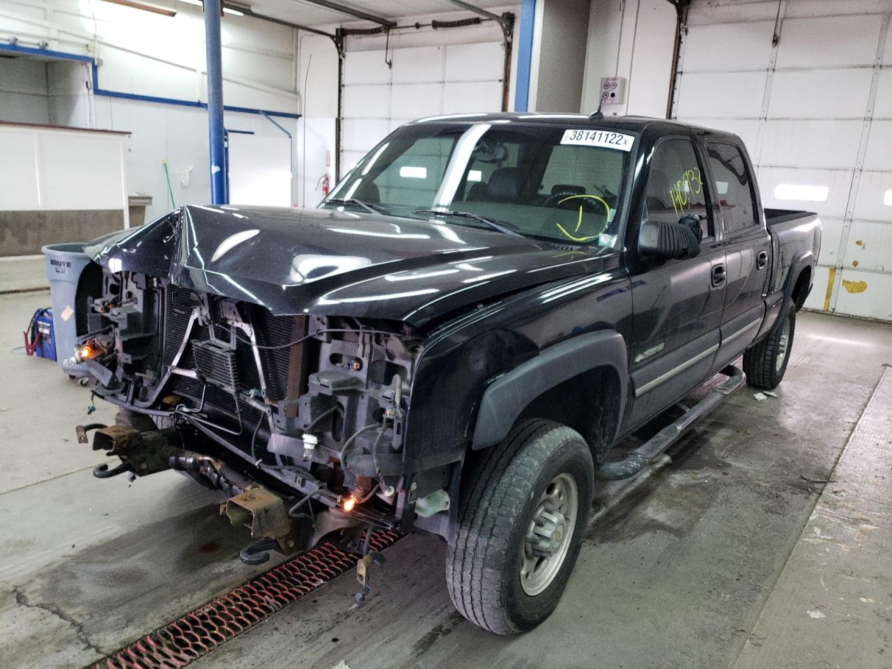 Photo 2 from auction – 2004 CHEVROLET SILVERADO with VIN 1GCHK23UX4F262053