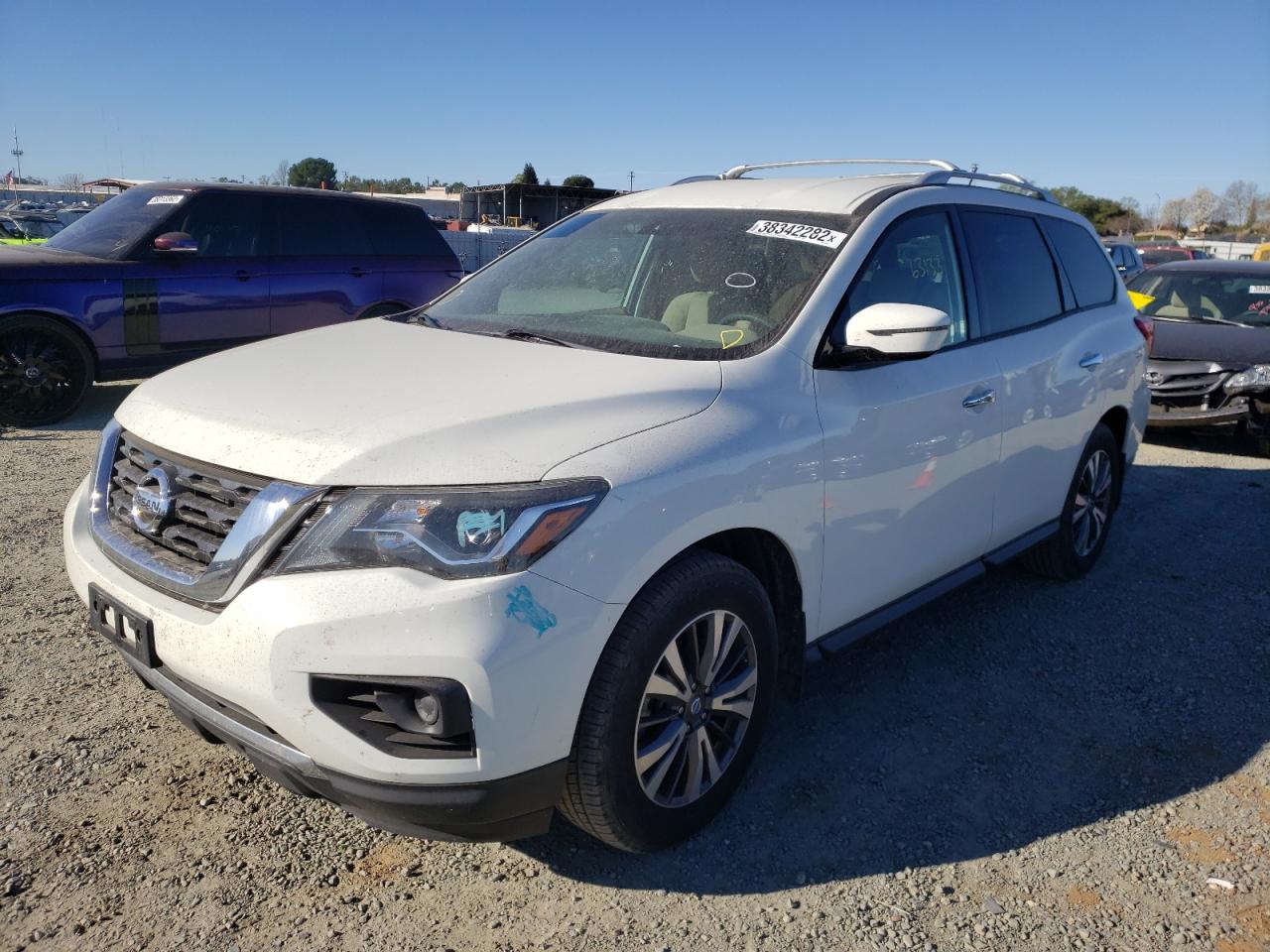 Photo 2 from auction – 2017 NISSAN PATHFINDER with VIN 5N1DR2MN8HC900191