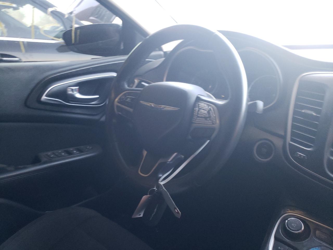 Photo 9 from auction – 2015 CHRYSLER 200 LIMITE with VIN 1C3CCCAB7FN687743